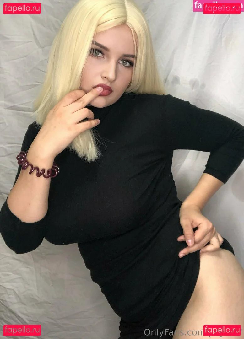 julyranf Onlyfans Photo Gallery 