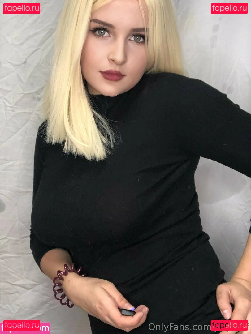 julyranf Onlyfans Photo Gallery 