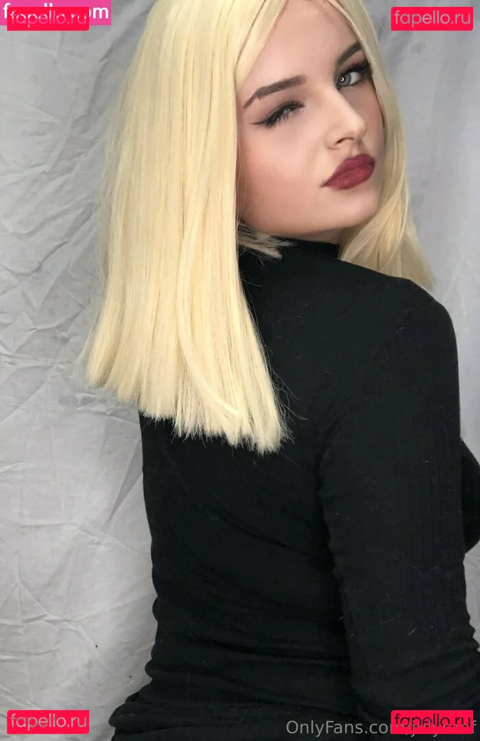 julyranf Onlyfans Photo Gallery 