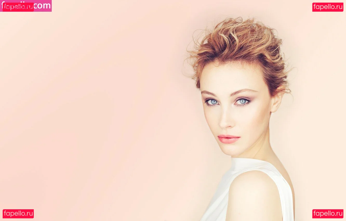 Sarah Gadon Onlyfans Photo Gallery 