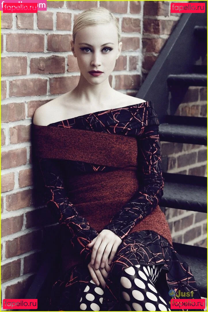 Sarah Gadon Onlyfans Photo Gallery 