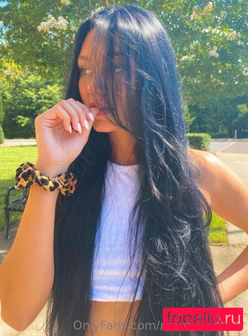 mon.petite Onlyfans Photo Gallery 