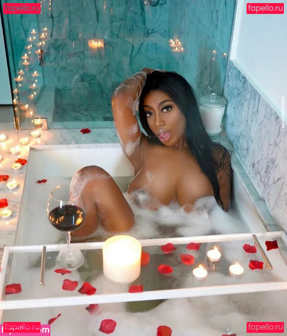 muvamoore Onlyfans Photo Gallery 