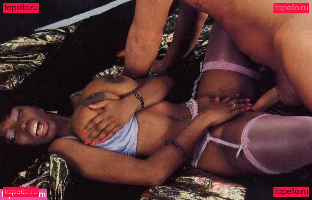 Ebony Ayes Onlyfans Photo Gallery 