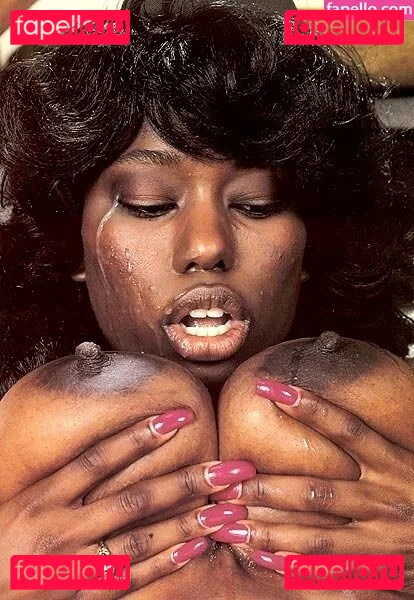 Ebony Ayes Onlyfans Photo Gallery 