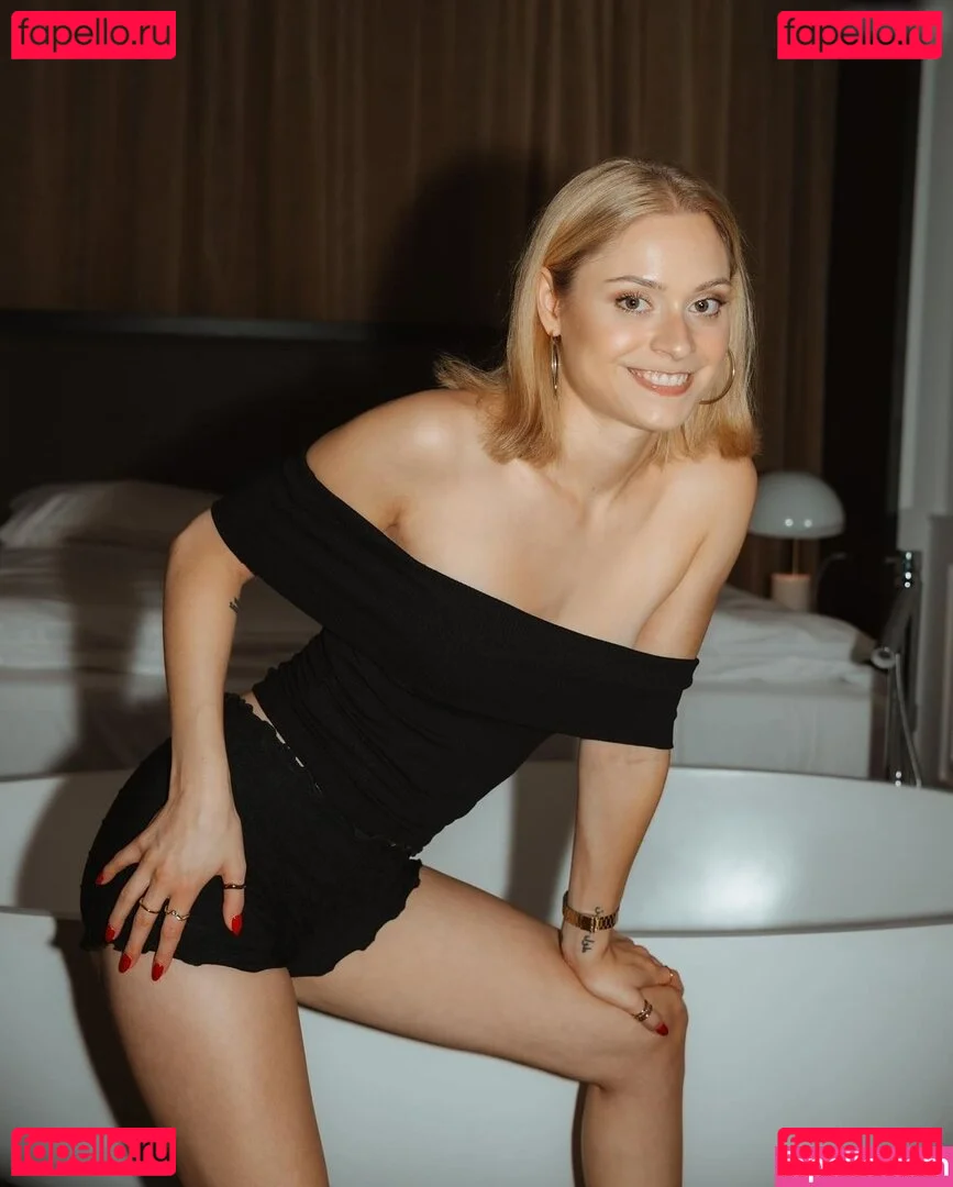 Alina Khani Onlyfans Photo Gallery 