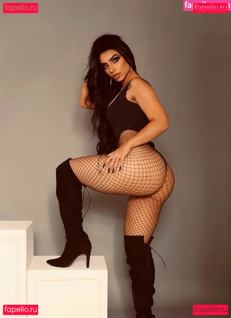 Thay Salles Onlyfans Photo Gallery 