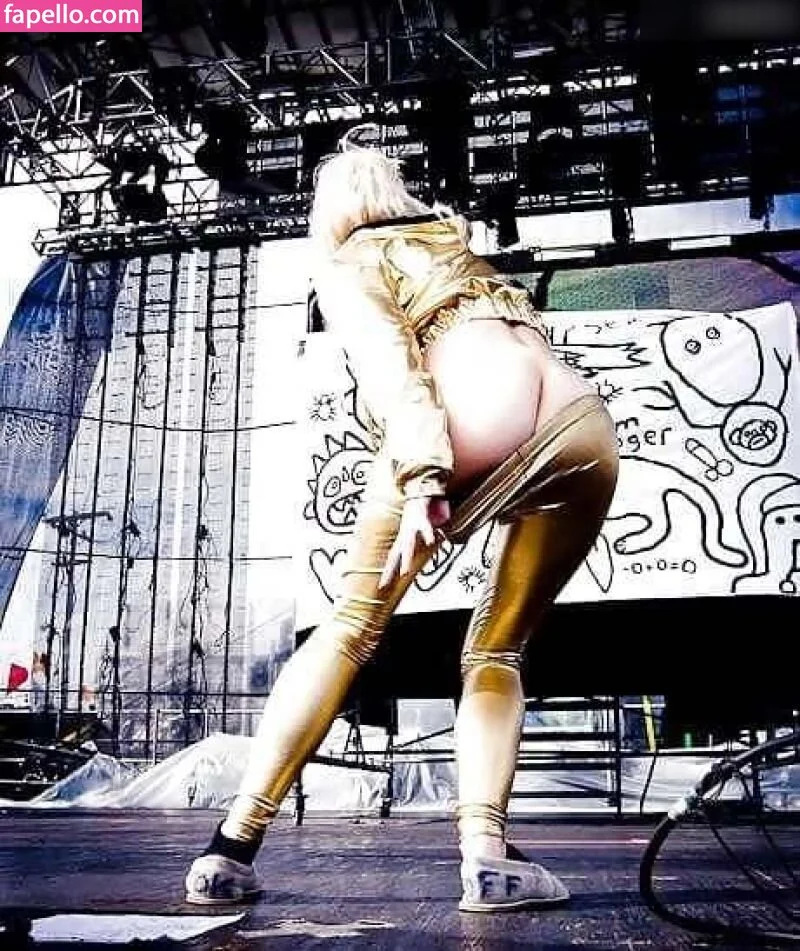 Yolandi Visser Onlyfans Photo Gallery 