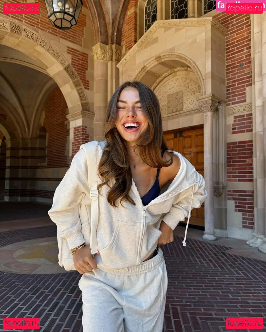 Caitlin Carmichael Onlyfans Photo Gallery 