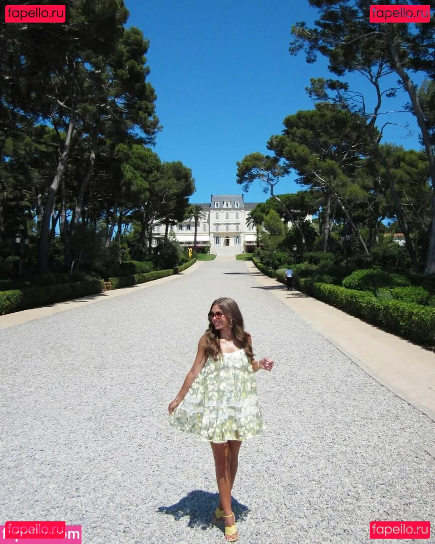 Caitlin Carmichael Onlyfans Photo Gallery 