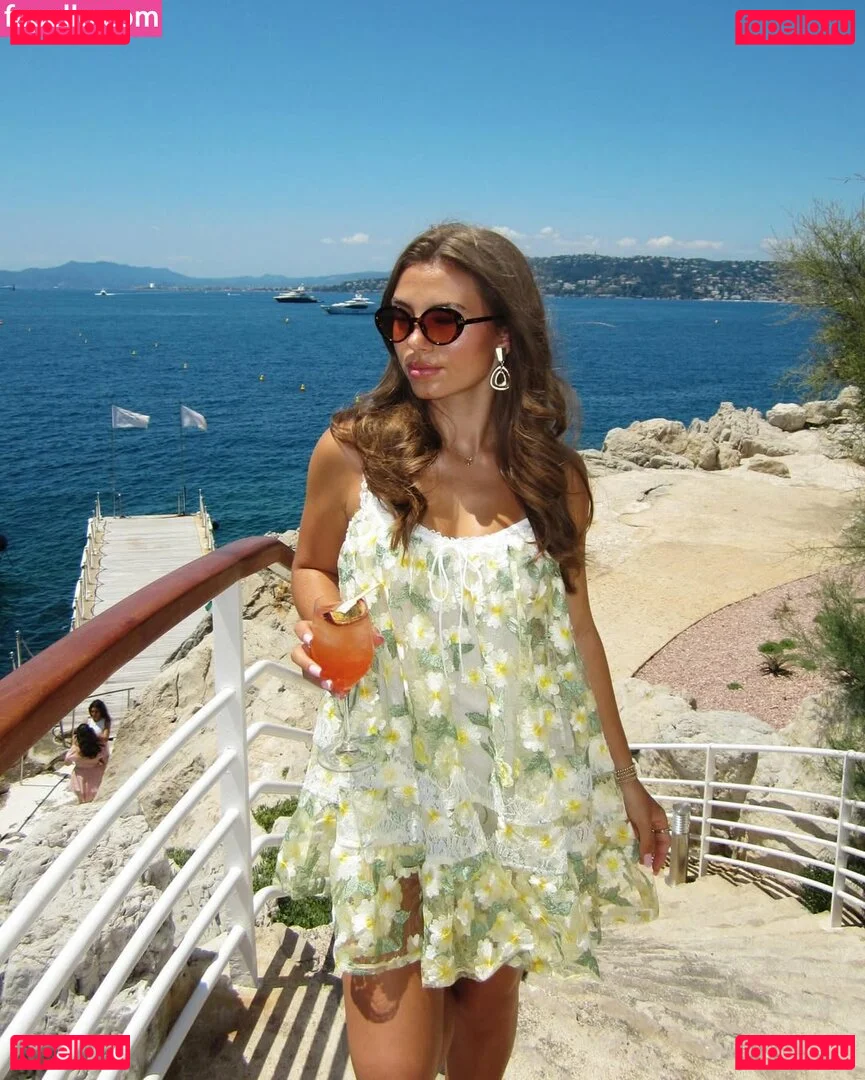 Caitlin Carmichael Onlyfans Photo Gallery 