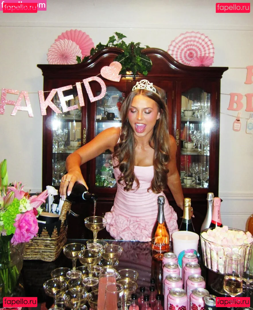 Caitlin Carmichael Onlyfans Photo Gallery 