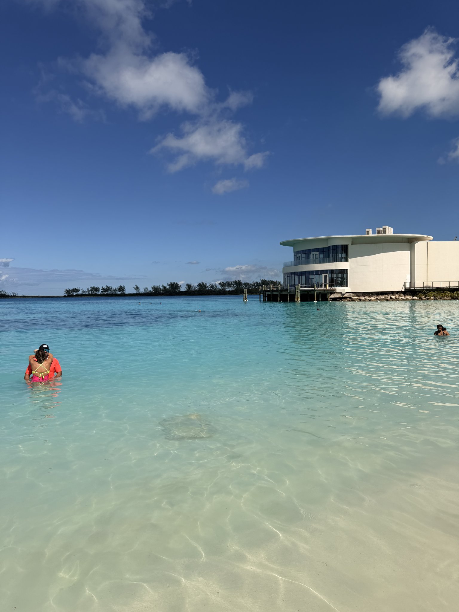 Nassau Cruise Port - Junkanoo Beach - Turquoise ocean, sandy beach, colorful - 02-05-2026 - landscape.jpg