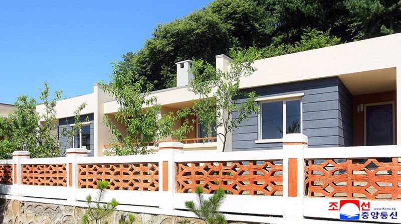 Farmers move into new houses in Sonchon - Image 9