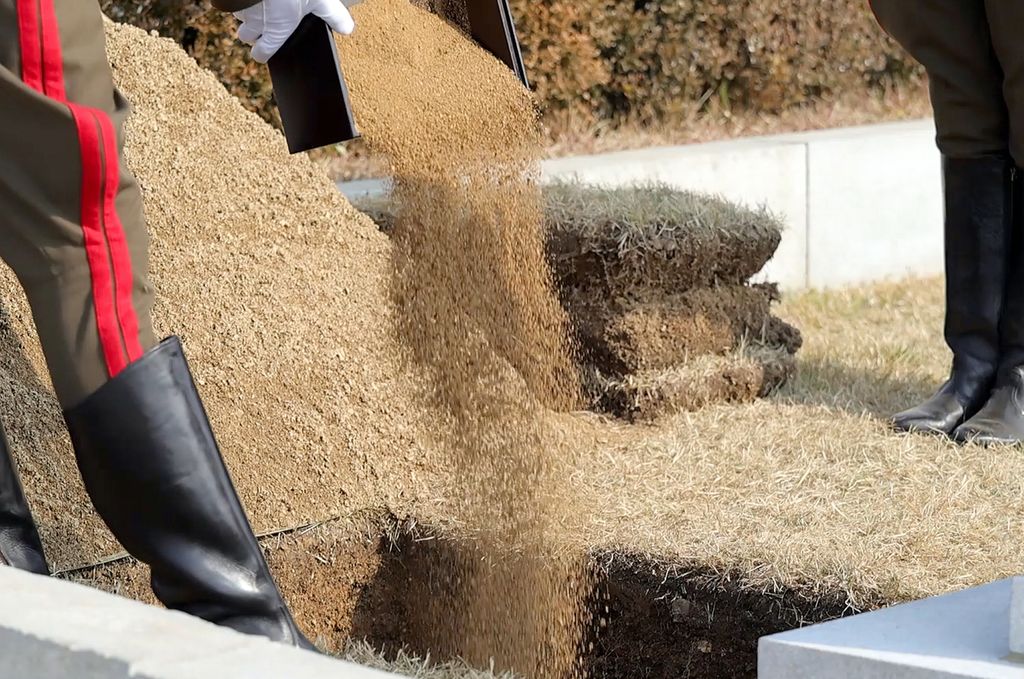 Funeral for Late Kim Yong Nam Held - Image 10