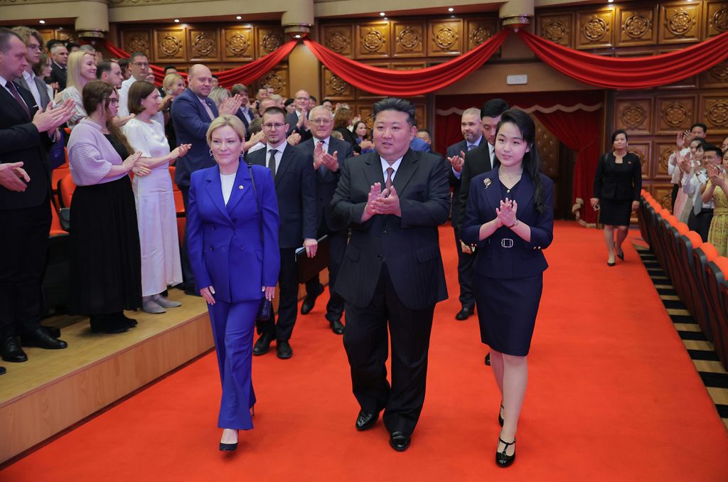 Respected Comrade Kim Jong Un Meets Russian Minister of Culture and Enjoys Art Performances - Image 3