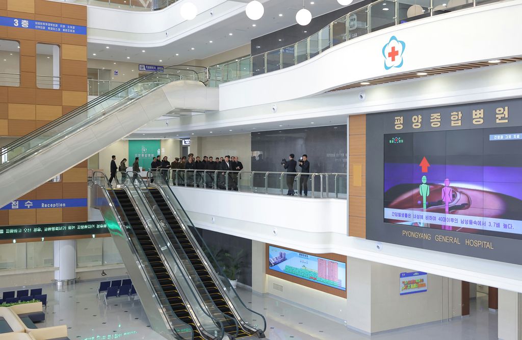 Respected Comrade Kim Jong Un Visits Completed Pyongyang General Hospital - Image 13