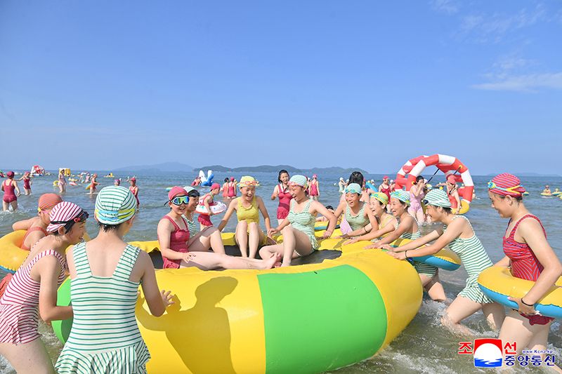 Students of revolutionary schools spend enjoyable days in Wonsan Kalma Coastal Tourist Area - Image 22