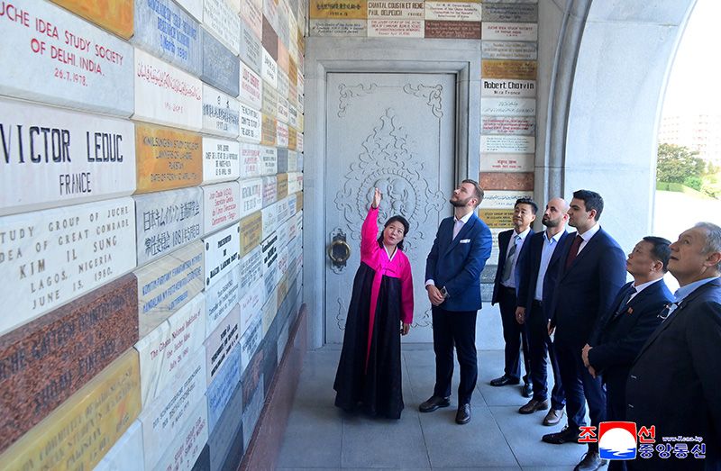 Forestry delegation of Russian Ministry of Industry and Trade visits Tower of Juche Idea - Image 2