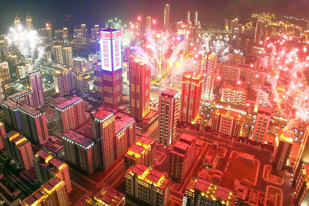 Another Spectacular Appearance Symbolic of New Heyday of Pyongyang Construction and Efflorescence of Pyongyang CultureInauguration Ceremony of 10 000 Flats at Third Stage in Hwasong Area Takes Place with Splendour - Image 12