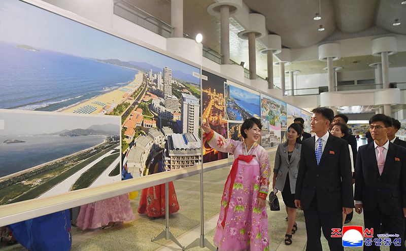 Photo exhibition opens - Image 2