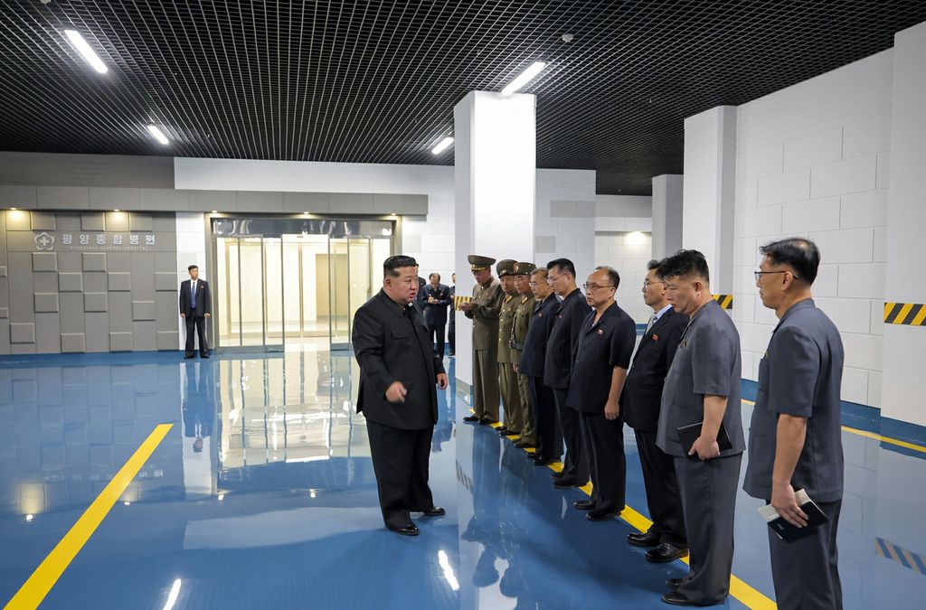 Respected Comrade Kim Jong Un Visits Pyongyang General Hospital Nearing Inauguration - Image 24