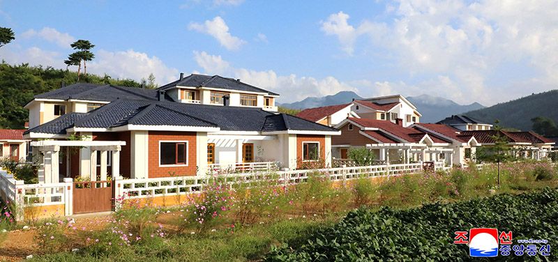 New houses built in Songgan County