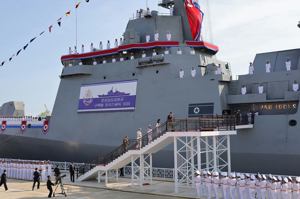 Vigorous Advance and Development of Revolution in Warship-building Industry and Modernization of Naval Forces in New Era Ceremony of Launching Destroyer of KPA Navy Takes Place with Splendour - Image 15
