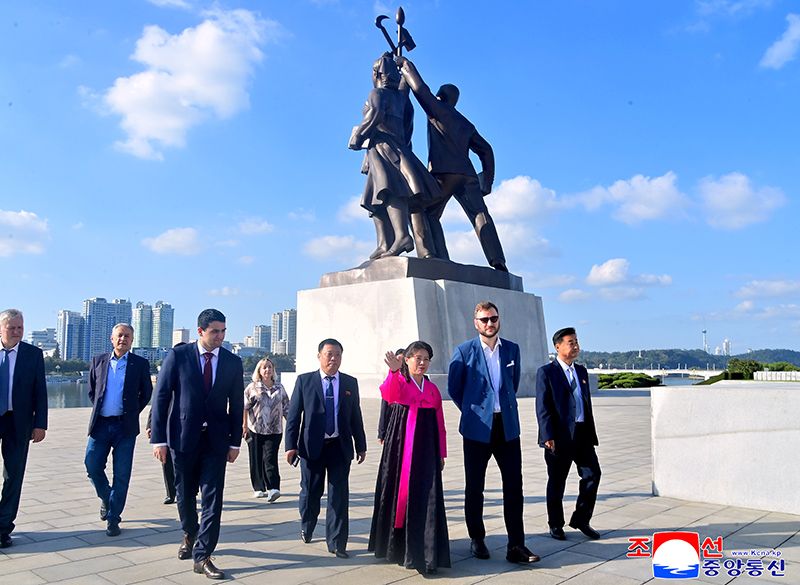 Forestry delegation of Russian Ministry of Industry and Trade visits Tower of Juche Idea