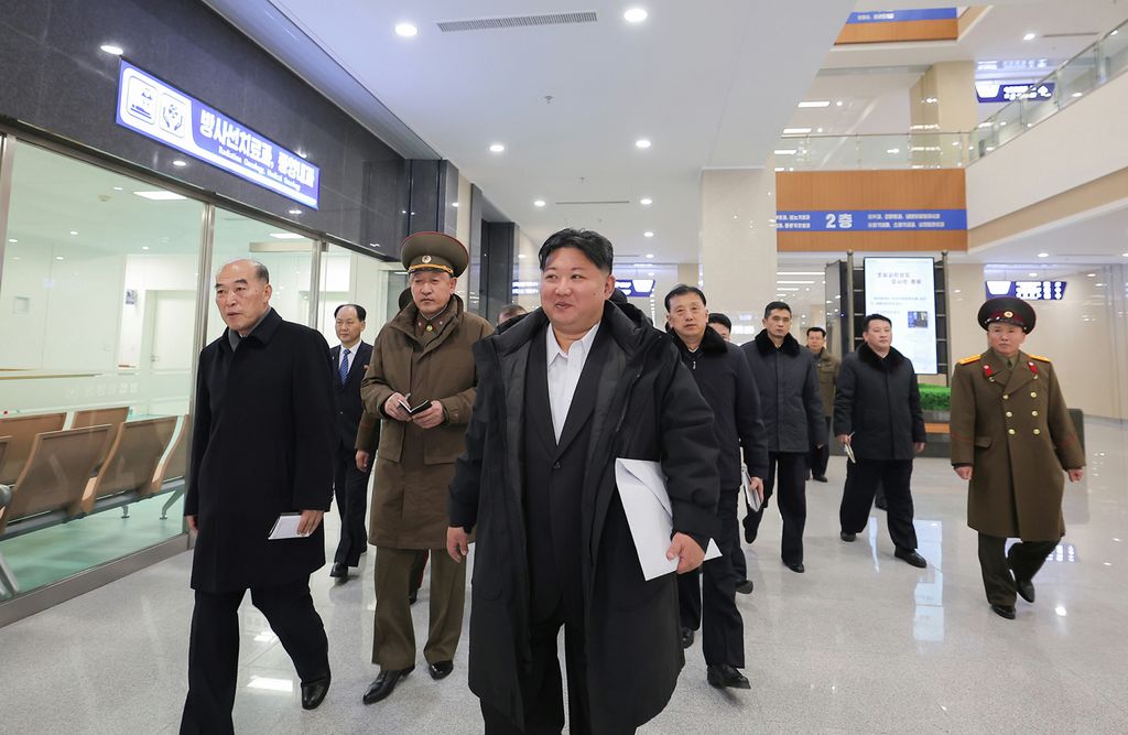 Respected Comrade Kim Jong Un Visits Completed Pyongyang General Hospital - Image 31