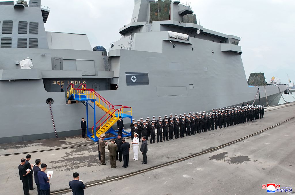 RespectedComrade Kim Jong Un visits destroyer Choe Hyon and learns about training and life of sailors - Image 3