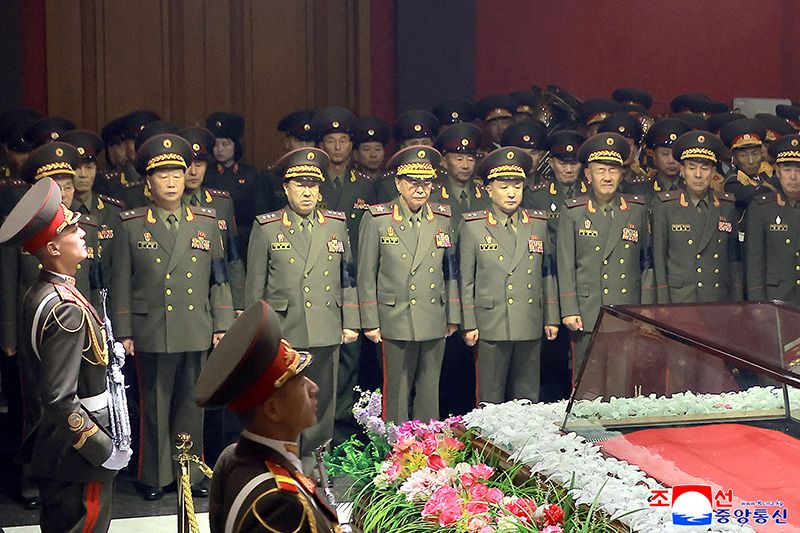 Officials of Party, power and armed forces organs, ministries and national agencies visit bier of late Kim Yong Nam - Image 6