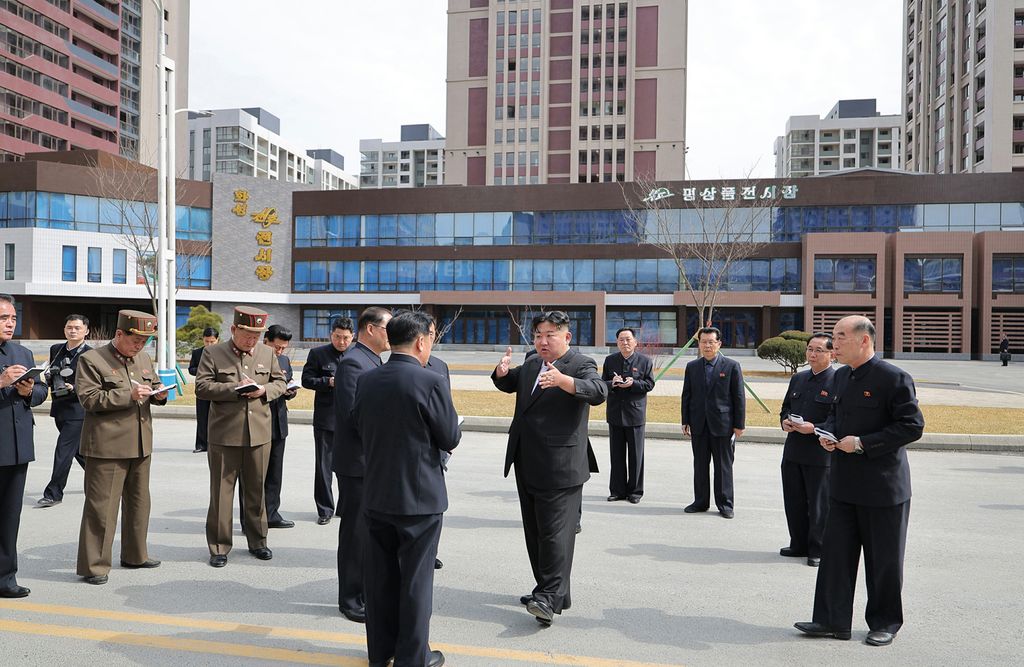 Respected Comrade Kim Jong Un Visits Construction Site of 10 000 Flats at Third Stage in Hwasong Area Nearing Completion - Image 2