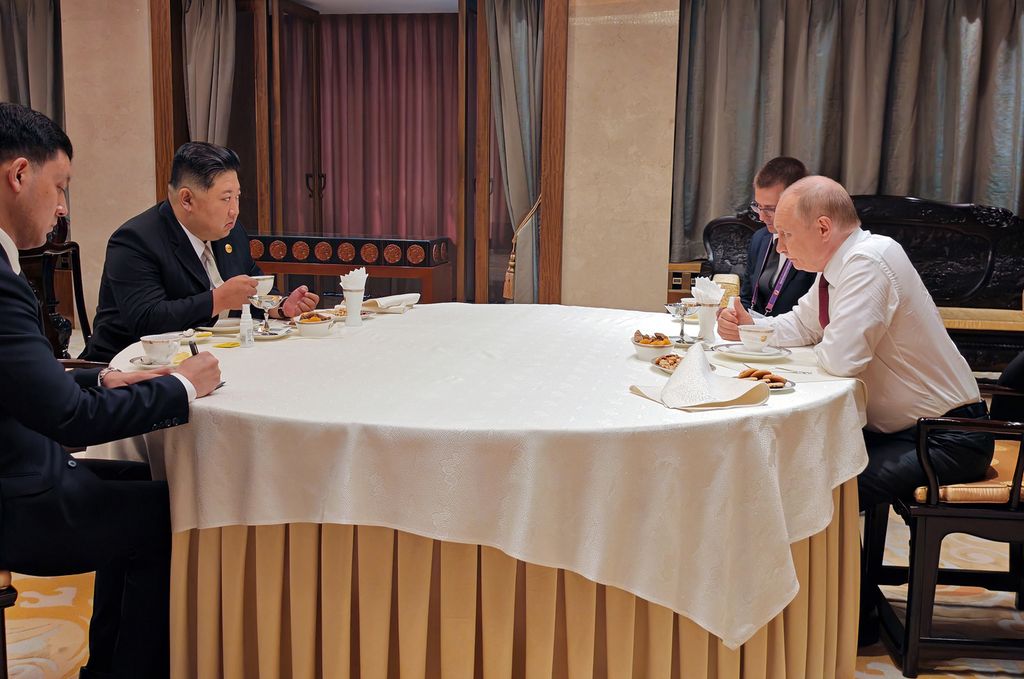 Respected Comrade Kim Jong Un Meets Russian President Vladimir Vladimirovich Putin - Image 8
