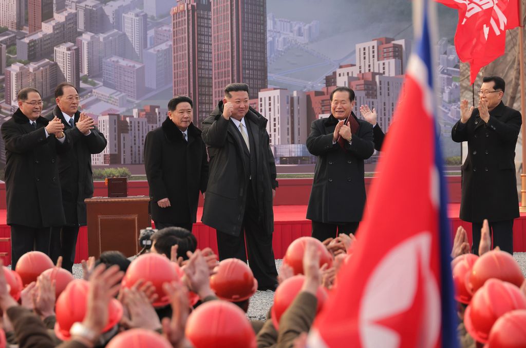 Five-Year Plan for Construction of Capital City Decided by Eighth Congress of WPK Enters Its Final StageGroundbreaking Ceremony for the Fourth-stage Project to Build 10 000 Flats in Hwasong Area Takes Place with Splendour - Image 11