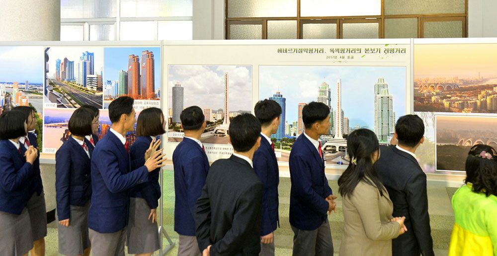 Photo Exhibition Showing Eye-opening Development of Pyongyang Opens - Image 5