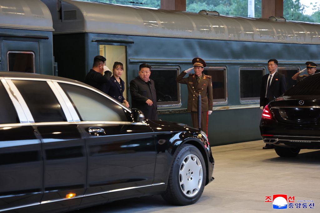 RespectedComrade Kim Jong Un returns to Pyongyang after finishing his visit to China