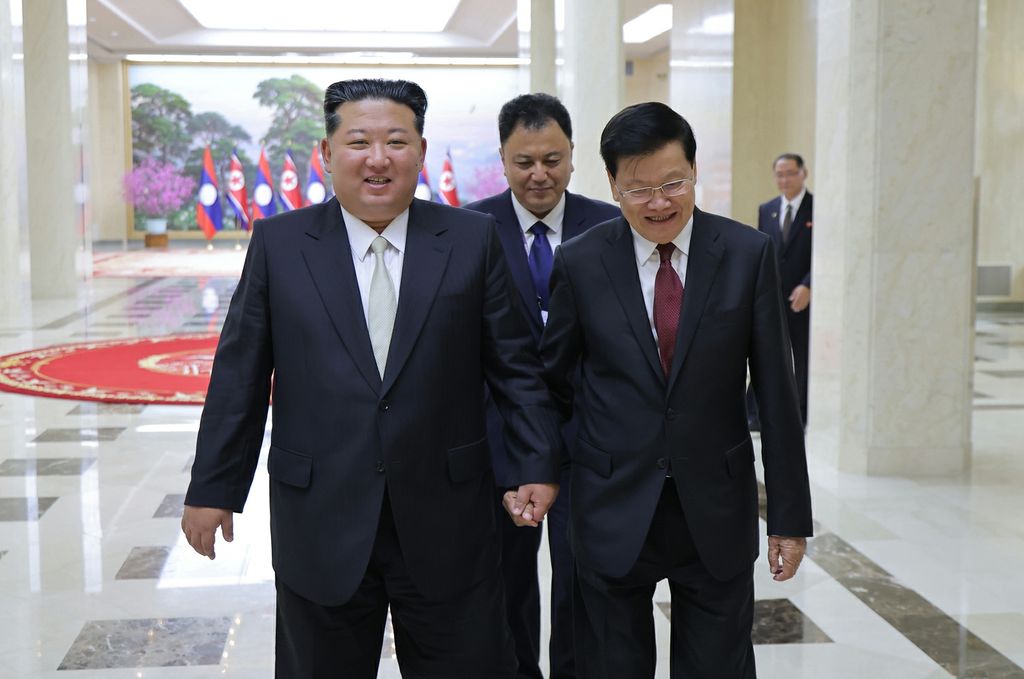 Respected Comrade Kim Jong Un Has Talks with Lao President - Image 9