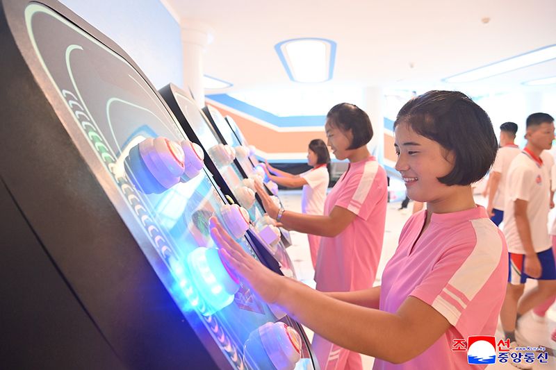 Students of revolutionary schools spend enjoyable days in Wonsan Kalma Coastal Tourist Area - Image 3