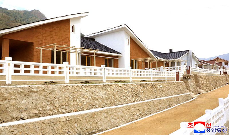 Farmers of Songha Sericulture Farm move into new houses - Image 4