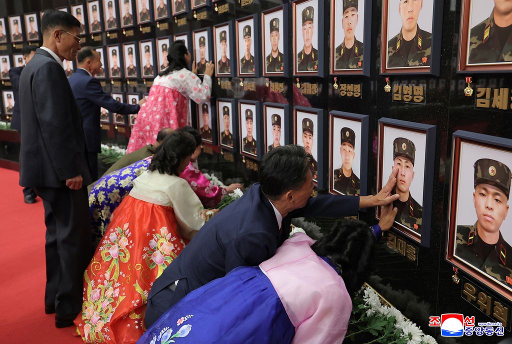 Highest glory to representatives of great honour of DPRK, admirable sonsCeremony of awarding state commendations to commanding officers and combatants of KPA overseas operation units takes place - Image 21