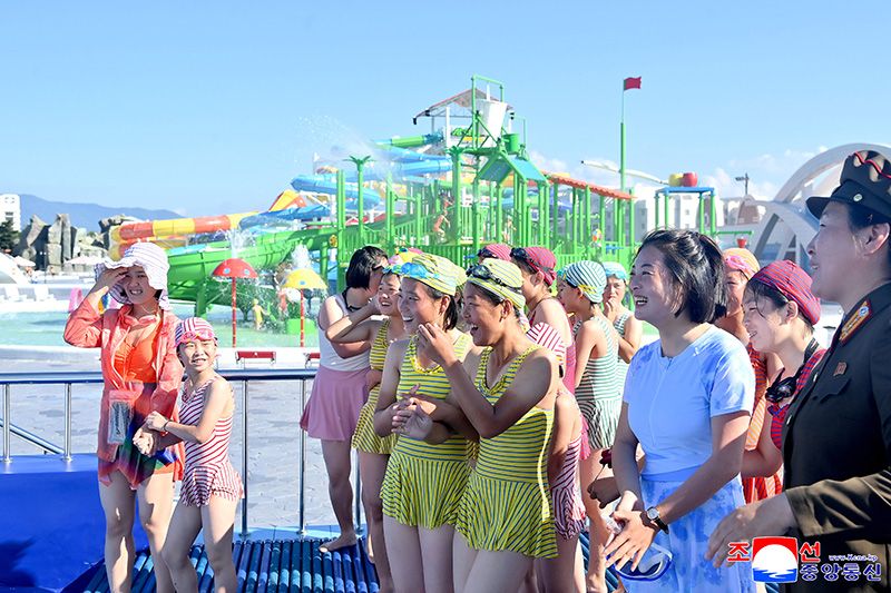 Students of revolutionary schools spend enjoyable days in Wonsan Kalma Coastal Tourist Area - Image 25