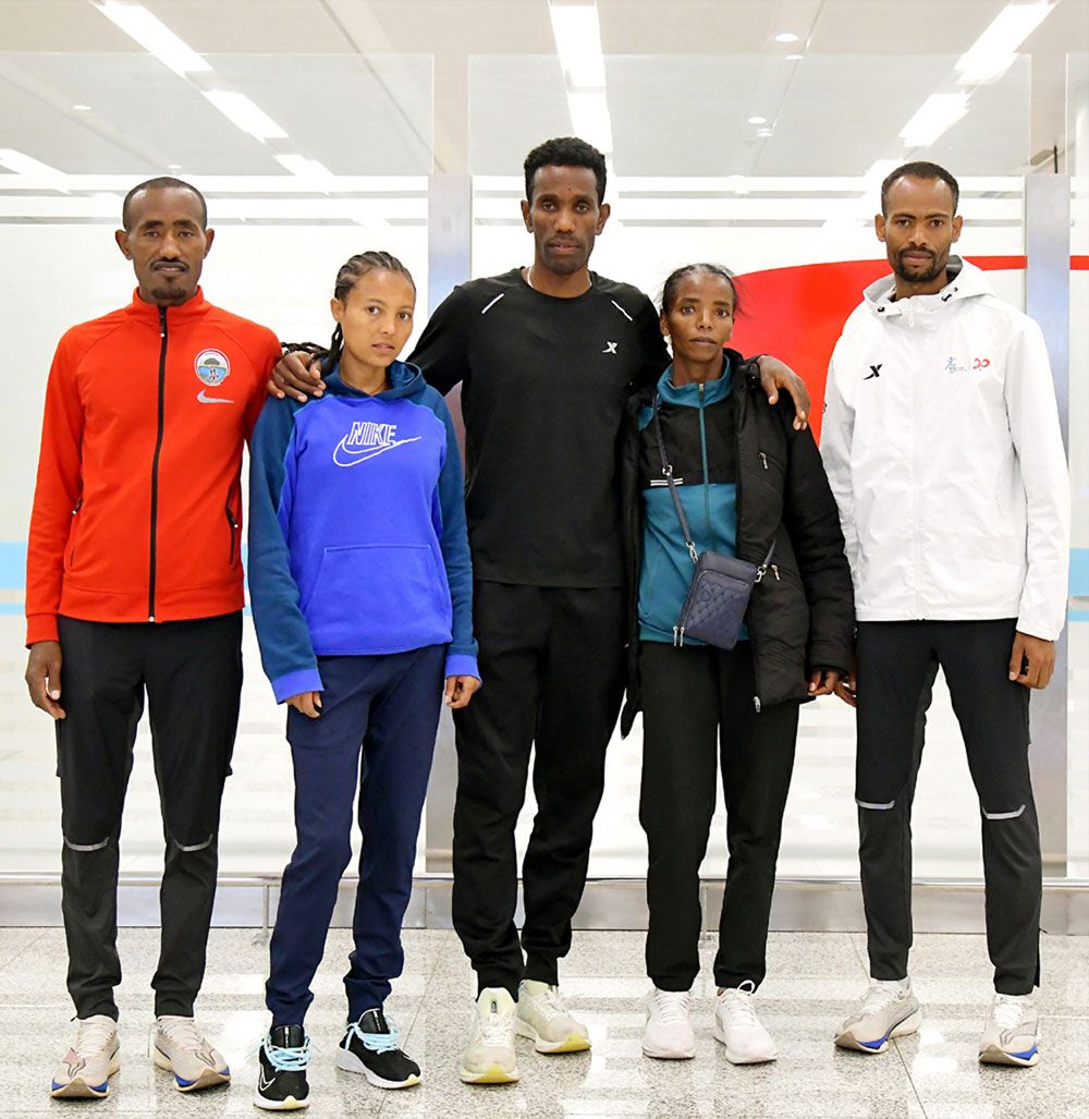 Foreign Marathoners Arrive Here