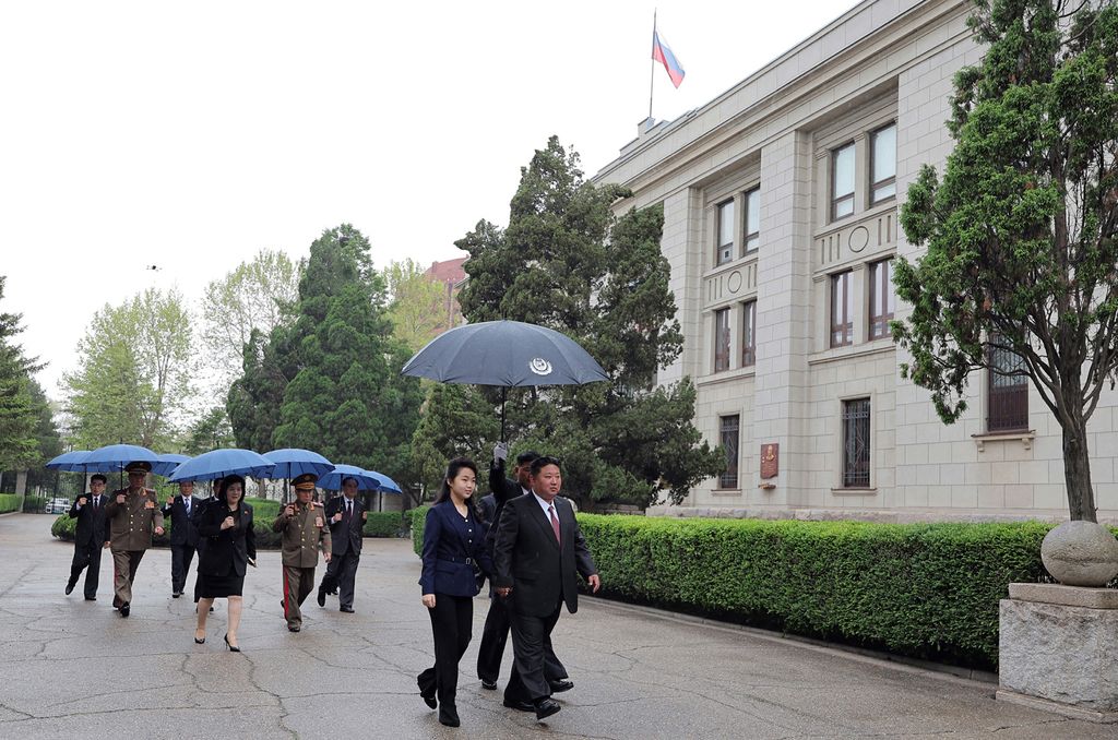 Respected Comrade Kim Jong Un Pays Congratulatory Visit to Russian Embassy in Pyongyang to Mark Russia’s Great V-Day - Image 4