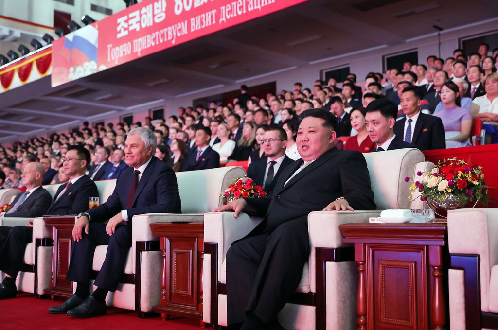 Russian Artistes Give Art Performance - Image 19