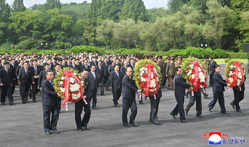 Wreaths laid at Patriotic Martyrs Cemetery - Image 3
