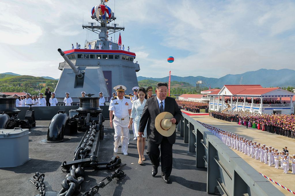 Vigorous Advance and Development of Revolution in Warship-building Industry and Modernization of Naval Forces in New Era Ceremony of Launching Destroyer of KPA Navy Takes Place with Splendour - Image 21
