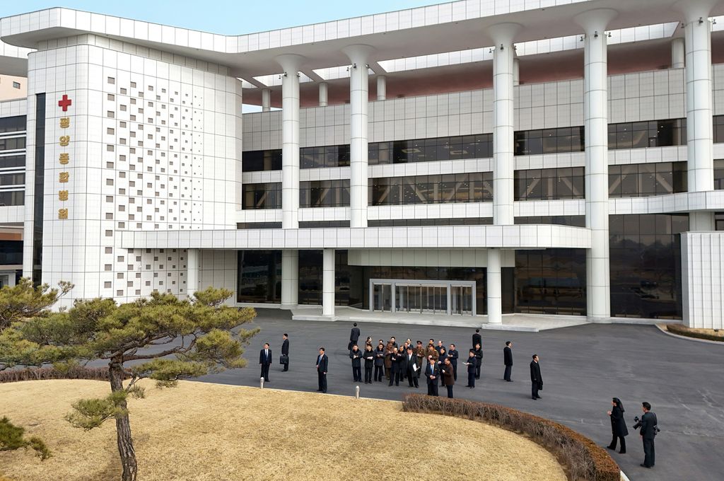 Respected Comrade Kim Jong Un Visits Completed Pyongyang General Hospital - Image 36