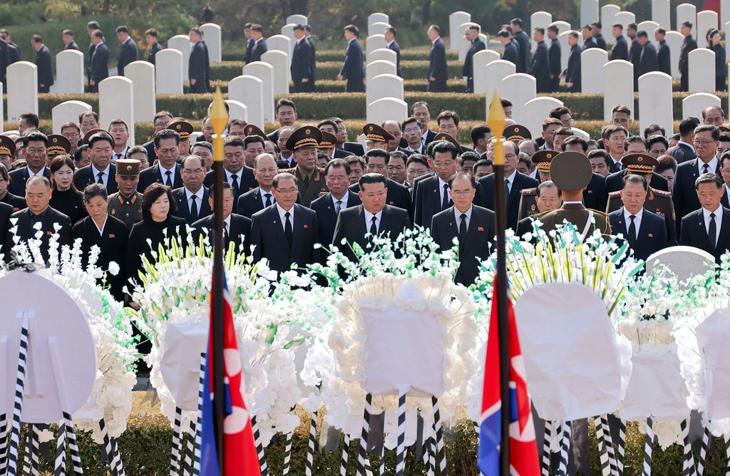 Funeral for Late Kim Yong Nam Held - Image 12