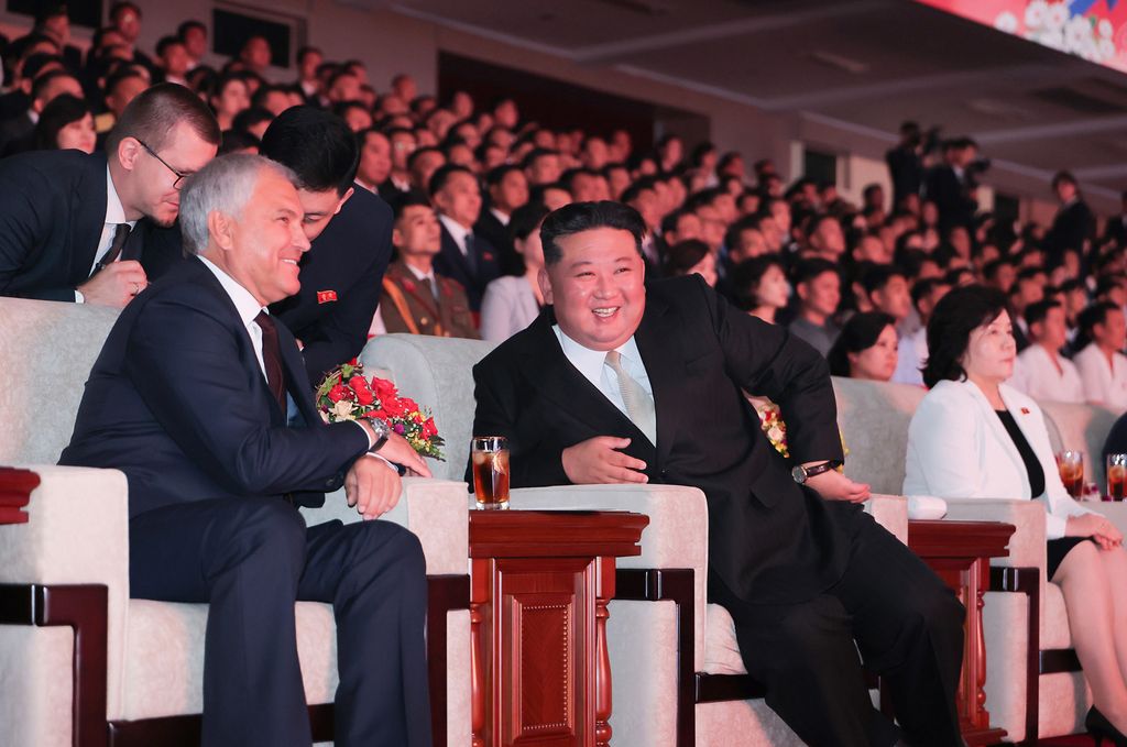 Russian Artistes Give Art Performance - Image 13